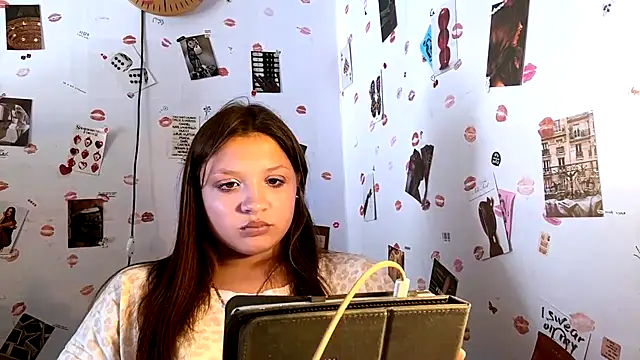 EvitaHibbets online show from 28, 7, 2026