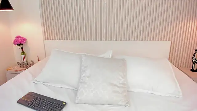 SophiaCortez online show from 25, 7, 2026