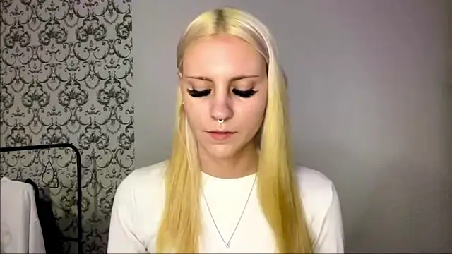 LanaLivee online show from 19, 7, 2026
