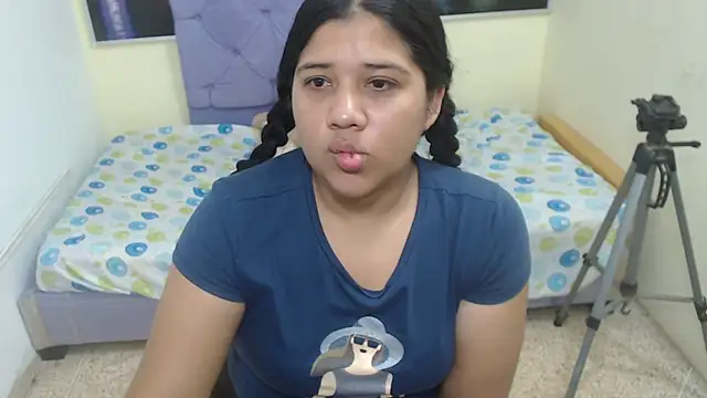 camila ass online show from 17, 7, 2026