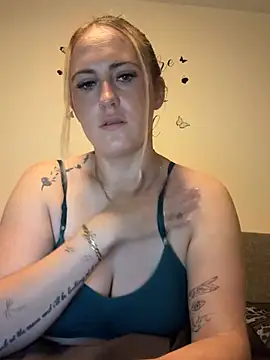 BaddieRiRi224 online show from 26, 7, 2026