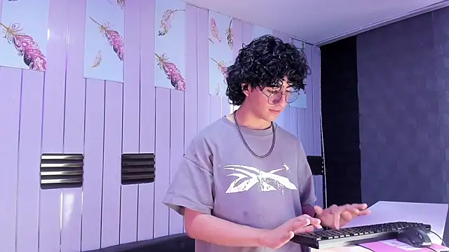 ElliotNoir online show from 28, 7, 2026