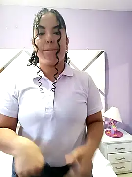 NicolleOverton online show from 17, 7, 2026