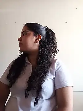 NicolleOverton online show from 28, 7, 2026
