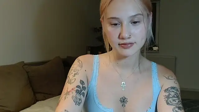 Snapshot of lynaDivine chatting on 27, 7, 2026 lynaDivine online show from 27, 7, 2026
