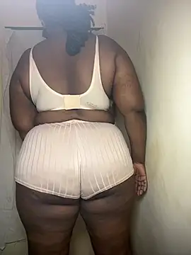 Suzzylove26 online show from 21, 7, 2026