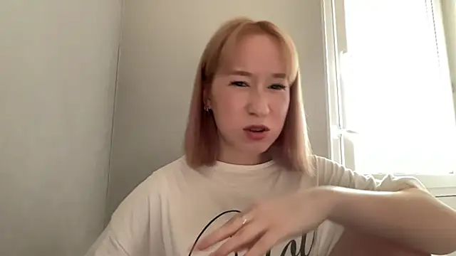 KiraAkira online show from 20, 7, 2026