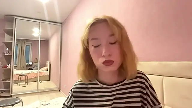 KiraAkira online show from 30, 7, 2026