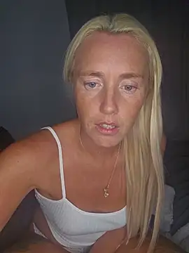 NaughtyMrsK26 online show from 20, 7, 2026