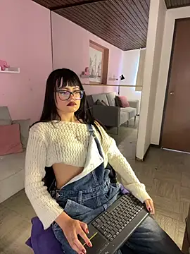 Saphira Pink online show from 23, 7, 2026