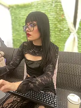 Saphira Pink online show from 24, 7, 2026