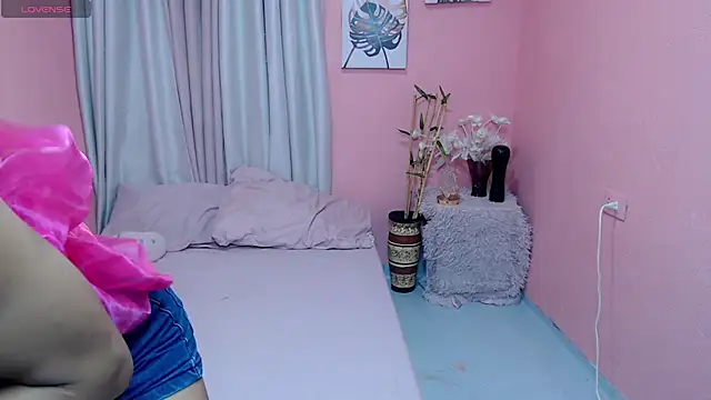 VivienneLuxe online show from 23, 7, 2026