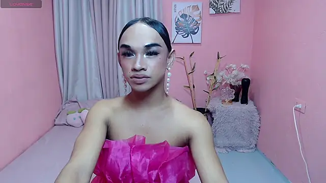 VivienneLuxe online show from 25, 7, 2026