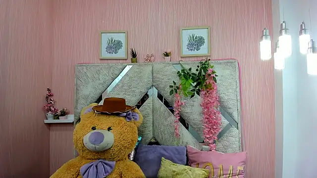 Violet Bloomxx online show from 27, 7, 2026