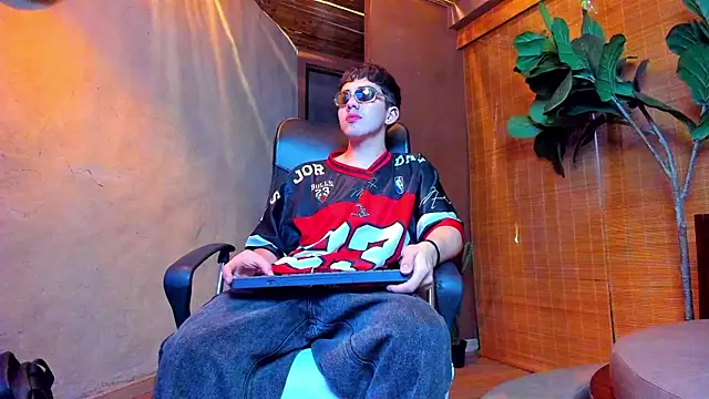 AxelStong online show from 24, 7, 2026