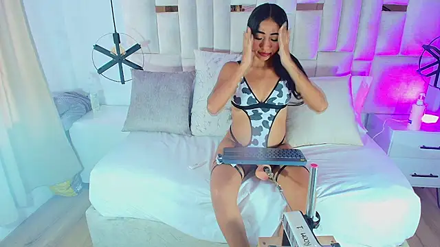 Tilly Amour online show from 25, 7, 2026
