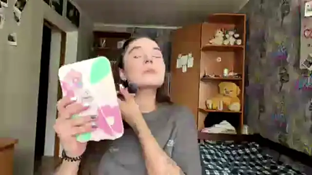 KittyNoSkirty online show from 29, 7, 2026