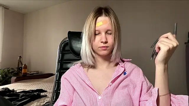 JessicaLowland online show from 23, 7, 2026