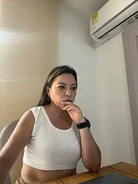 Scarlett Noil online show from 27, 7, 2026