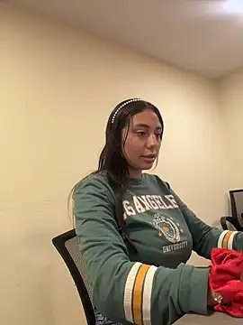 caroline bennett online show from 27, 7, 2026