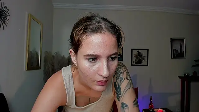Naiely Naides online show from 28, 7, 2026