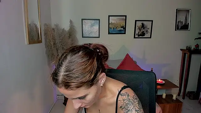 Naiely Naides online show from 28, 7, 2026