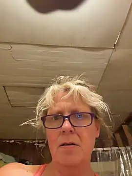 Snapshot of kimmy73 chatting on 29, 7, 2026 kimmy73 online show from 29, 7, 2026