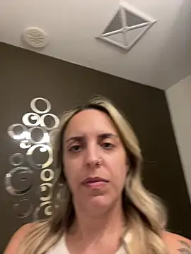 mellybearzzz online show from 23, 7, 2026