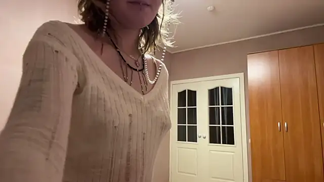 JosephineBulmer online show from 29, 7, 2026