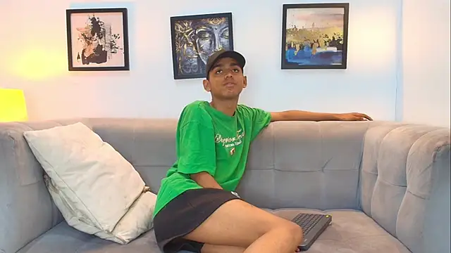 LOVELY LEGANDS online show from 28, 7, 2026