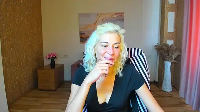 Emilia Wils online show from 25, 7, 2026