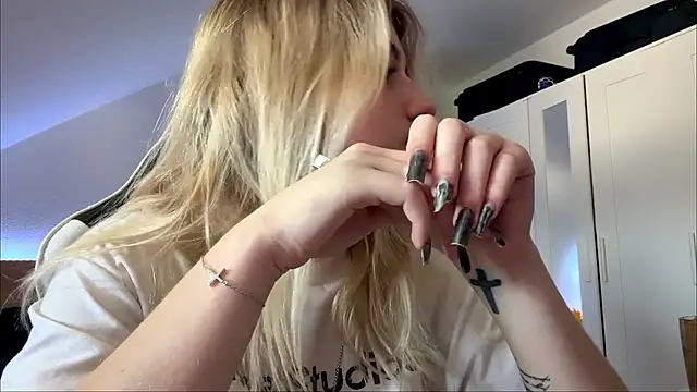 tutsiecutie online show from 28, 7, 2026