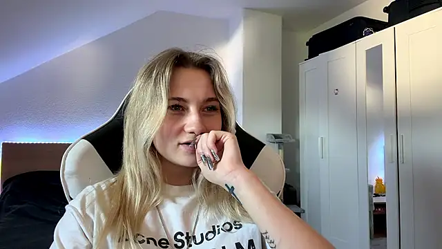 tutsiecutie online show from 28, 7, 2026
