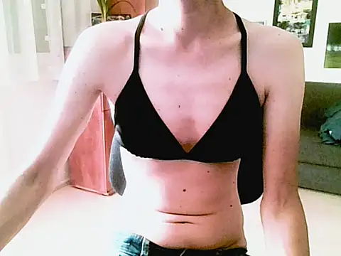 YeahsGirl online show from 28, 7, 2026