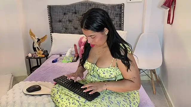Snapshot of kyana_cream chatting on 29, 7, 2026 kyana cream online show from 29, 7, 2026