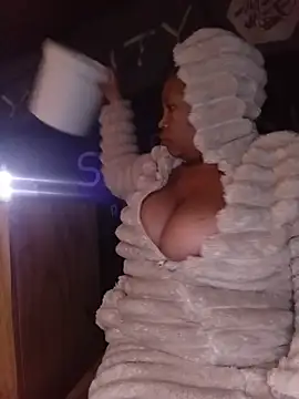 CreamyhotBoobsX online show from 27, 7, 2026