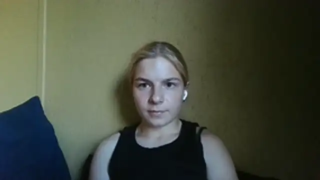 Snapshot of qwerty_h chatting on 9, 8, 2026 qwerty h online show from 9, 8, 2026