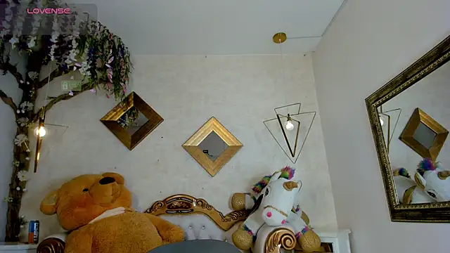 HungLatinoFemboy online show from 28, 7, 2026