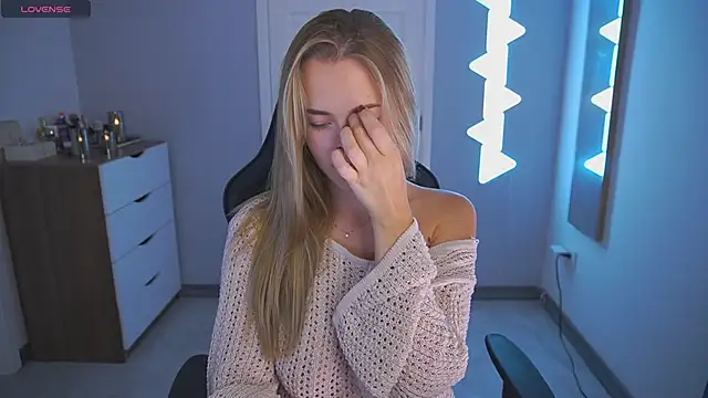 DanikaDillan online show from 30, 9, 2025