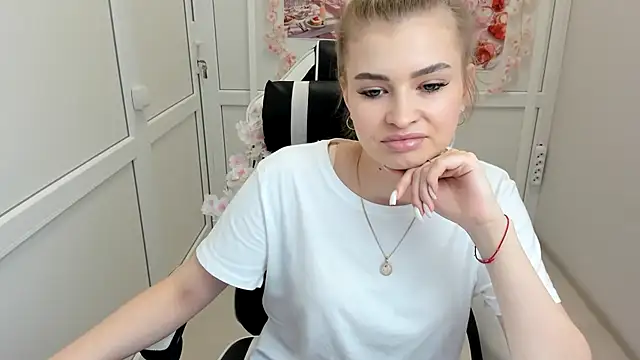 BrielleStorm online show from 6, 8, 2026