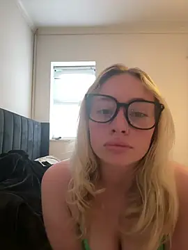 Larnsweet x online show from 4, 8, 2026