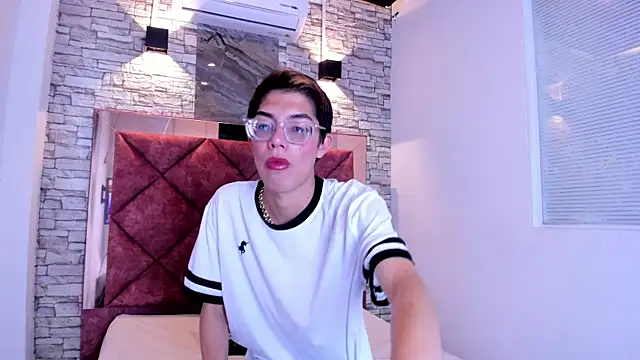 LianFerrer1 online show from 6, 8, 2026