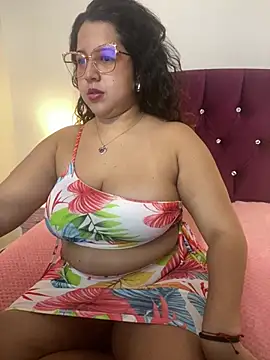 Snapshot of shara_ chatting on 1, 3, 2025 shara online show from 1, 3, 2025