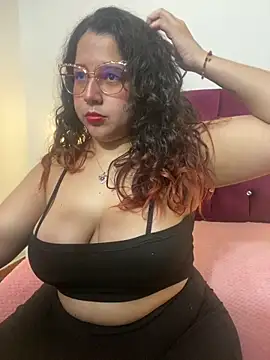 Snapshot of shara_ chatting on 5, 3, 2025 shara online show from 5, 3, 2025