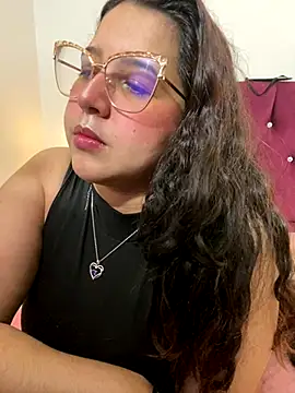 Snapshot of shara_ chatting on 5, 11, 2025 shara online show from 5, 11, 2025