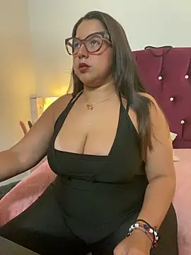 Snapshot of shara_ chatting on 20, 12, 2025 shara online show from 20, 12, 2025