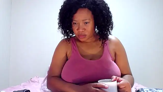 Snapshot of BigAreola26 chatting on 21, 2, 2025 BigAreola26 online show from 21, 2, 2025