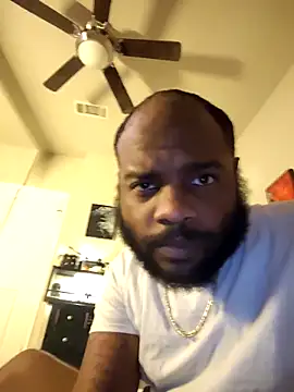 Snapshot of BigHunchoDick chatting on 6, 4, 2026 BigHunchoDick online show from 6, 4, 2026