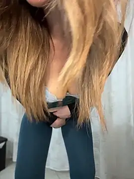 sexylenia online show from 25, 4, 2026