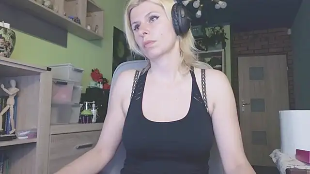 Snapshot of karmija chatting on 8, 5, 2026 karmija online show from 8, 5, 2026